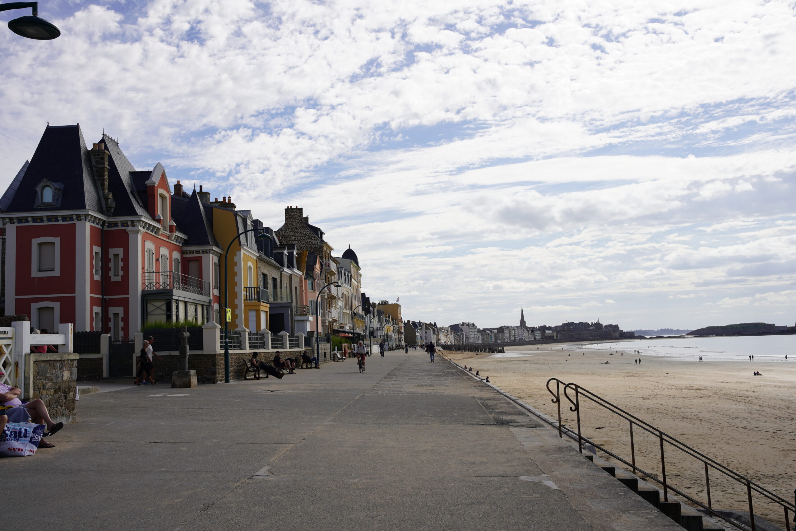 A stroll along the Sillon in Saint Malo
